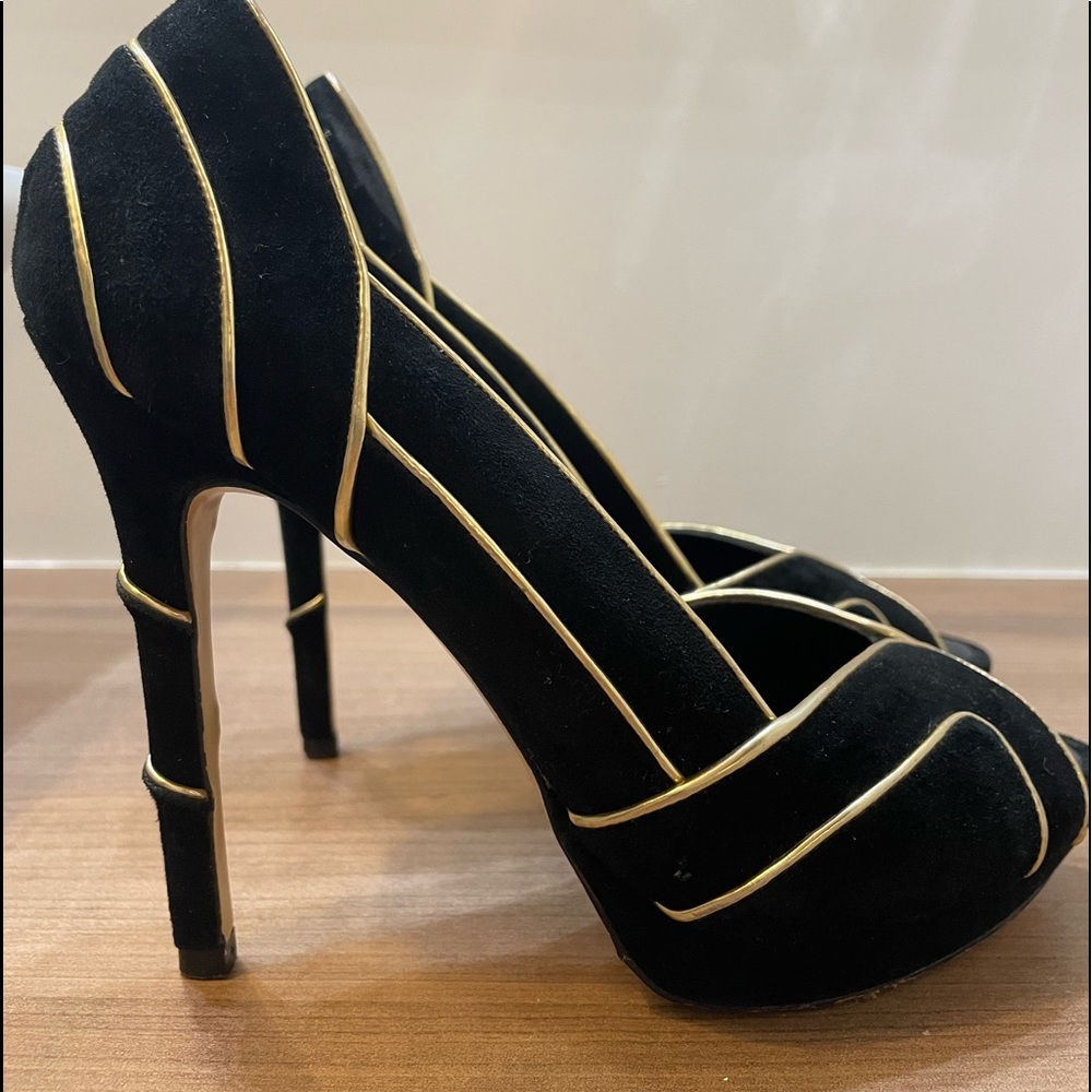 BCBG sandals black and gold 7 1/2